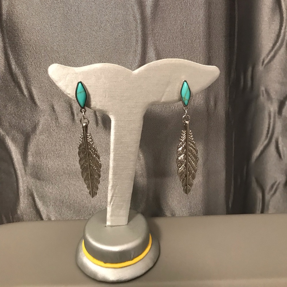 Feather dangle earrings